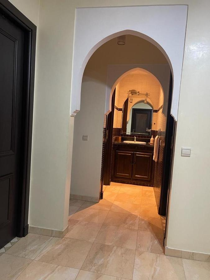 Magnifique Appartement Spacieux Confort Propre Familial 2 Chambres Salon Et Salle A Manger A 20Mn A Pied De Place Jemaa El Fina 4 Piscines Dans Espace De Golf A 12 Mn En Voitures L Entree Est Gratuit Pour La Clientele Ouvert Entre 10H Et 20H Marrakesch Exterior foto
