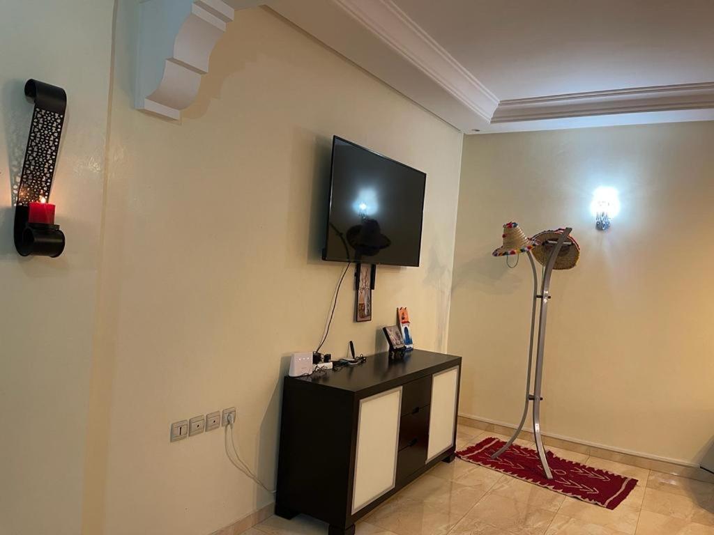Magnifique Appartement Spacieux Confort Propre Familial 2 Chambres Salon Et Salle A Manger A 20Mn A Pied De Place Jemaa El Fina 4 Piscines Dans Espace De Golf A 12 Mn En Voitures L Entree Est Gratuit Pour La Clientele Ouvert Entre 10H Et 20H Marrakesch Exterior foto