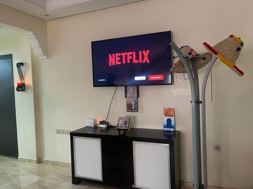 Magnifique Appartement Spacieux Confort Propre Familial 2 Chambres Salon Et Salle A Manger A 20Mn A Pied De Place Jemaa El Fina 4 Piscines Dans Espace De Golf A 12 Mn En Voitures L Entree Est Gratuit Pour La Clientele Ouvert Entre 10H Et 20H Marrakesch Exterior foto