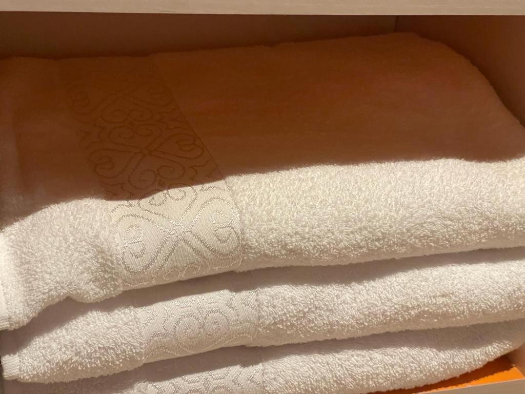 Magnifique Appartement Spacieux Confort Propre Familial 2 Chambres Salon Et Salle A Manger A 20Mn A Pied De Place Jemaa El Fina 4 Piscines Dans Espace De Golf A 12 Mn En Voitures L Entree Est Gratuit Pour La Clientele Ouvert Entre 10H Et 20H Marrakesch Exterior foto