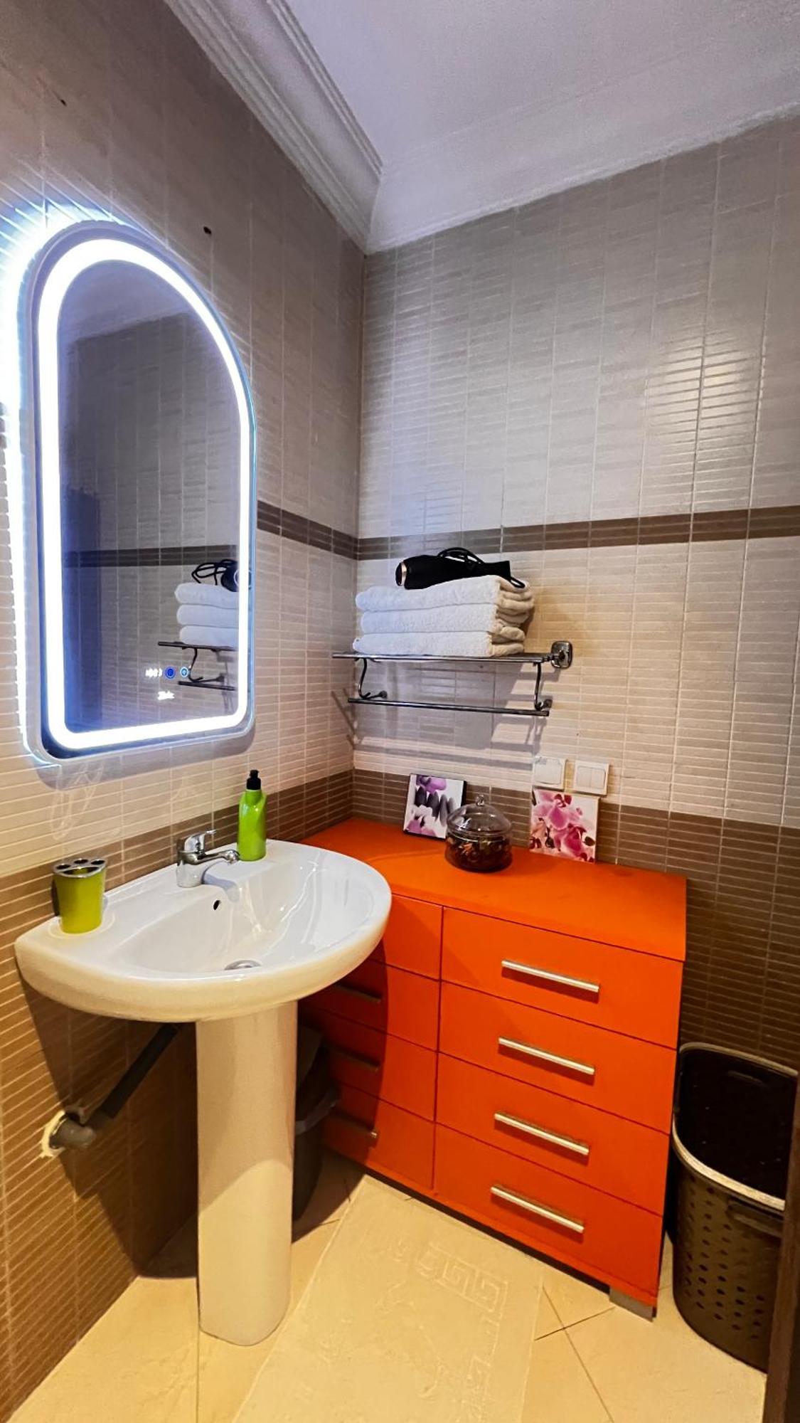 Magnifique Appartement Spacieux Confort Propre Familial 2 Chambres Salon Et Salle A Manger A 20Mn A Pied De Place Jemaa El Fina 4 Piscines Dans Espace De Golf A 12 Mn En Voitures L Entree Est Gratuit Pour La Clientele Ouvert Entre 10H Et 20H Marrakesch Exterior foto