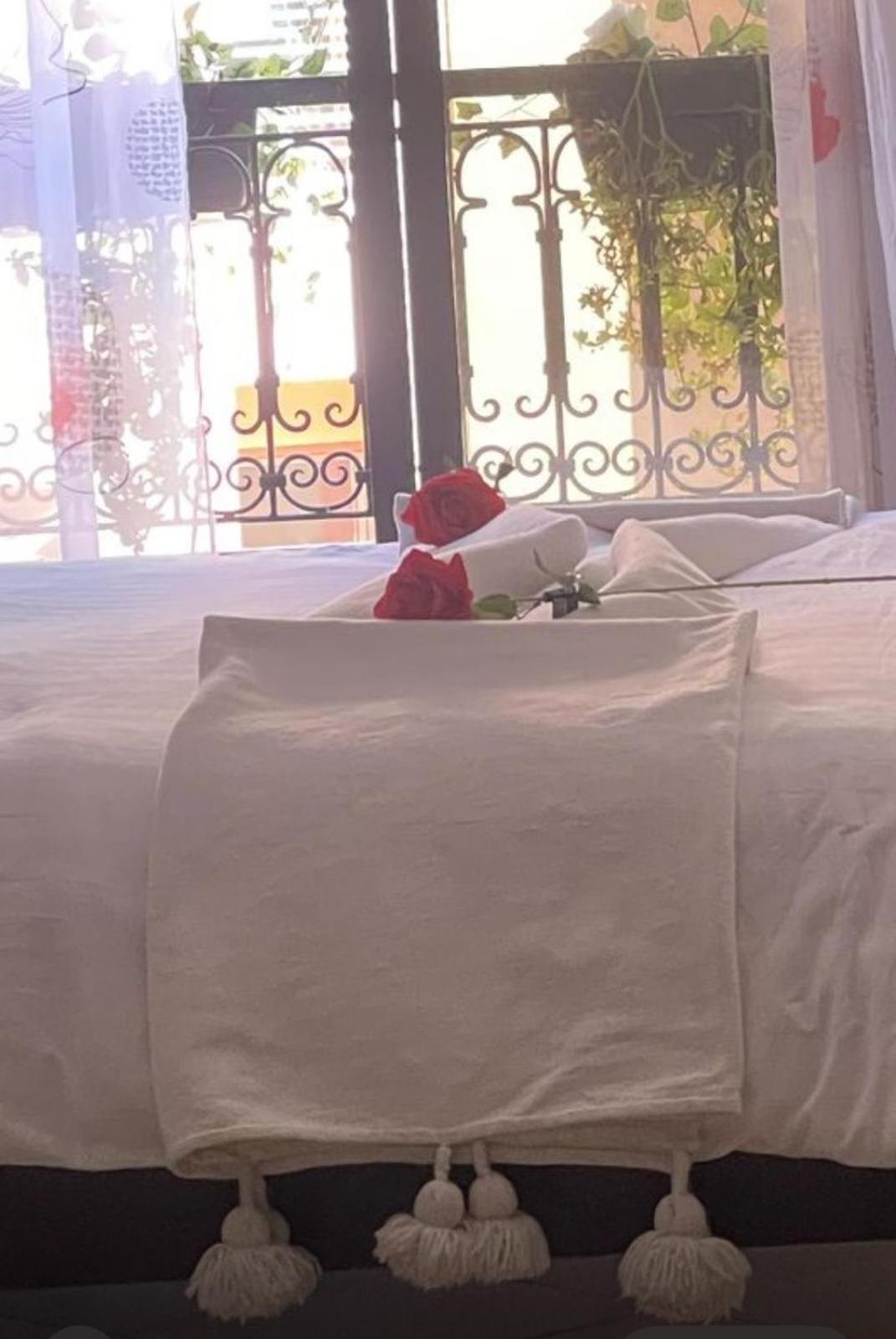 Magnifique Appartement Spacieux Confort Propre Familial 2 Chambres Salon Et Salle A Manger A 20Mn A Pied De Place Jemaa El Fina 4 Piscines Dans Espace De Golf A 12 Mn En Voitures L Entree Est Gratuit Pour La Clientele Ouvert Entre 10H Et 20H Marrakesch Exterior foto